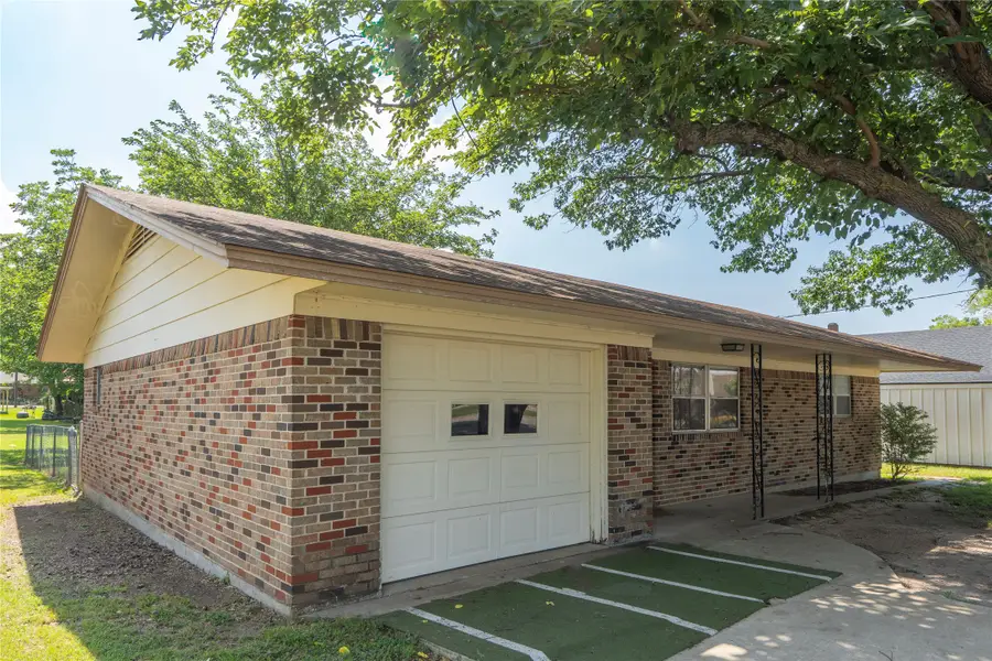 506 N Main Street, Muenster, TX 76252 - #2