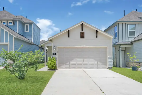 124 Camelot Place Court, Conroe, TX 77304