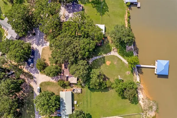 1910 Beavers Point Circle, Bonham, TX 75418
