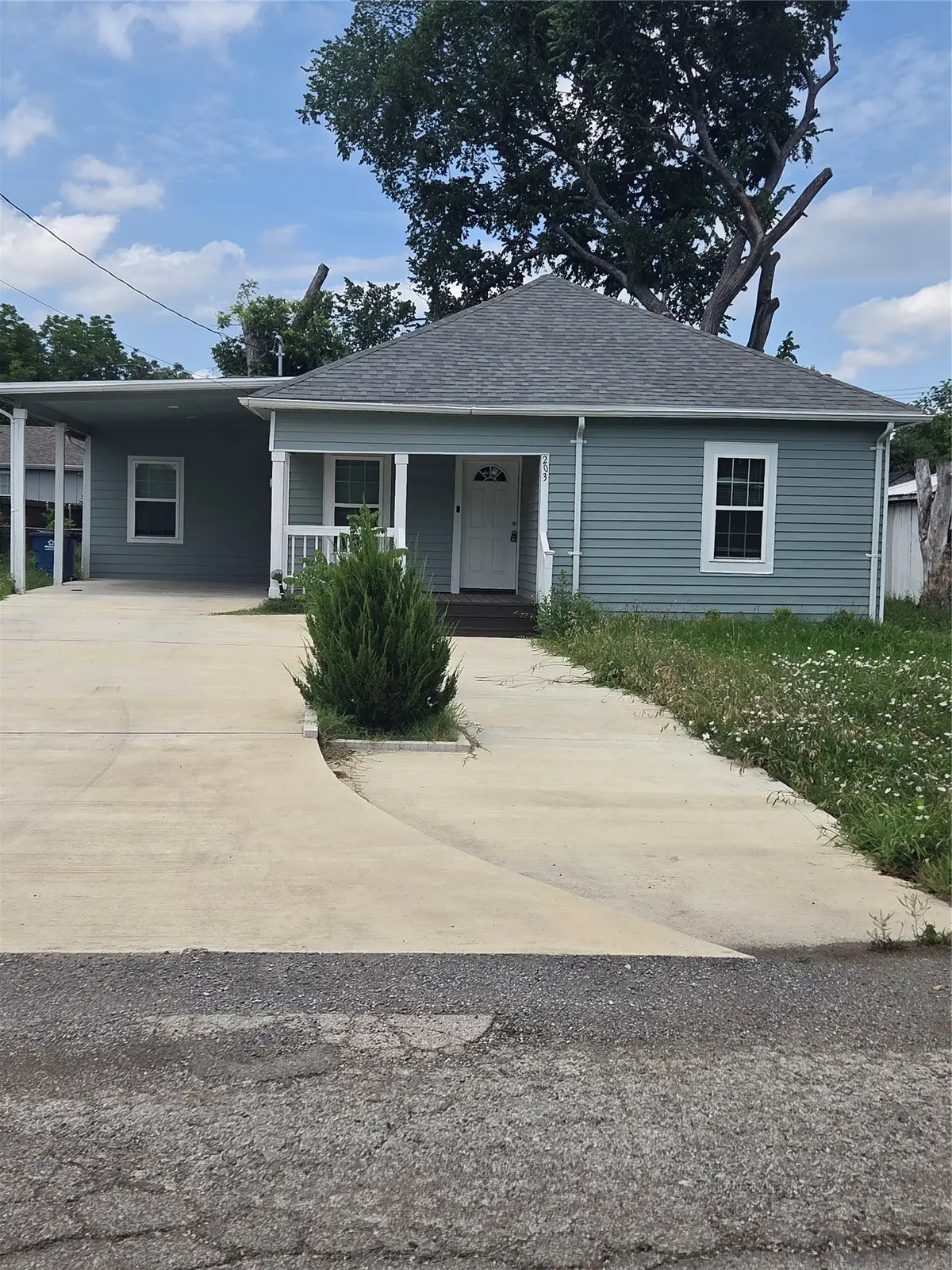 203 E Ann Street, Kaufman, TX 75142 - #1