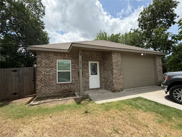 1516 E Maddox Avenue, Fort Worth, TX 76104