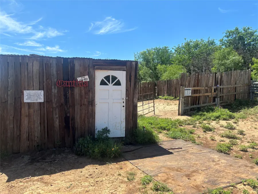 901 W Cherokee Avenue, Comanche, TX 76442 - #3