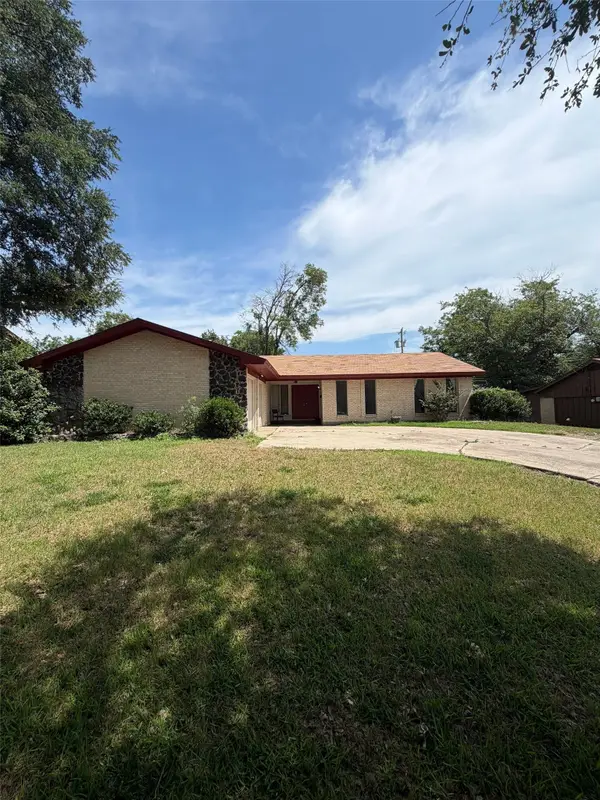 8012 Chapin Road, Benbrook, TX 76116