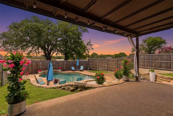 3107 Emerald Street, Bedford, TX 76021