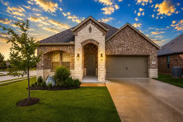 10624 Echo Brook Lane, Aubrey, TX 76227