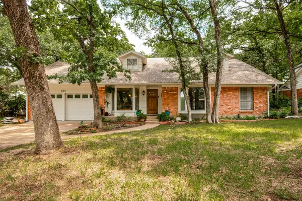 805 Live Oak Lane, Arlington, TX 76012