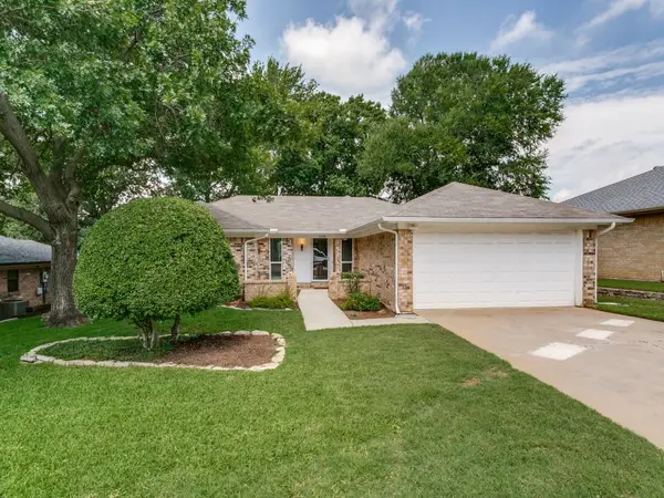 1605 Bedford Oaks Drive, Bedford, TX 76021