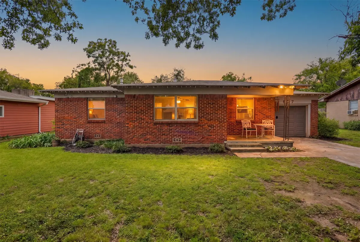 807 Elizabeth Boulevard, Granbury, TX 76048 - #1