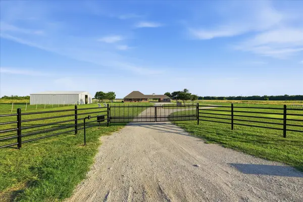 2500 County Road 332, Era, TX 76238