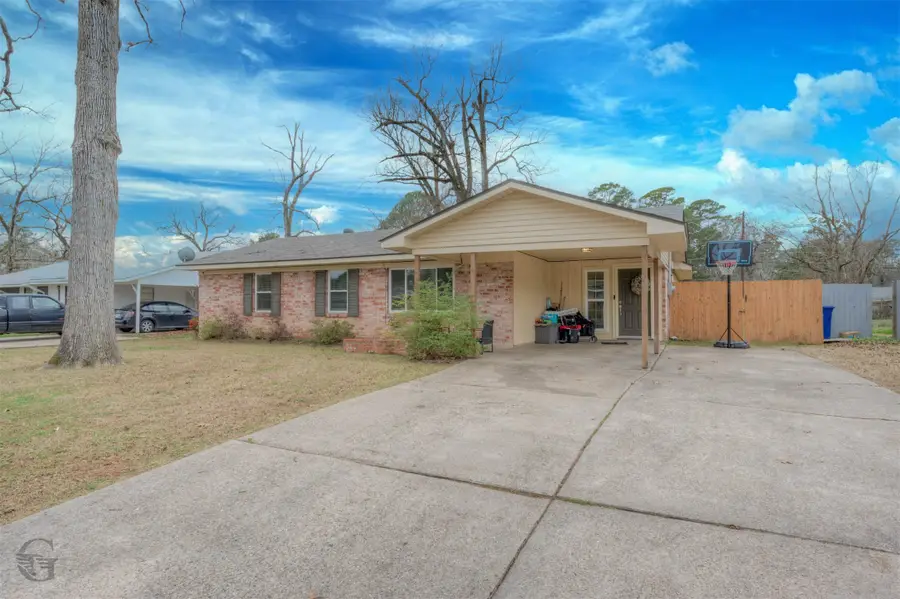 9478 Poinsettia Dr., Shreveport, LA 71118 - #3
