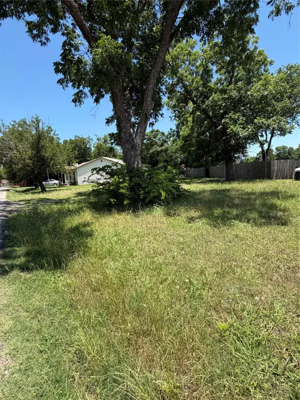 409 E Alamo Street, Terrell, TX 75160