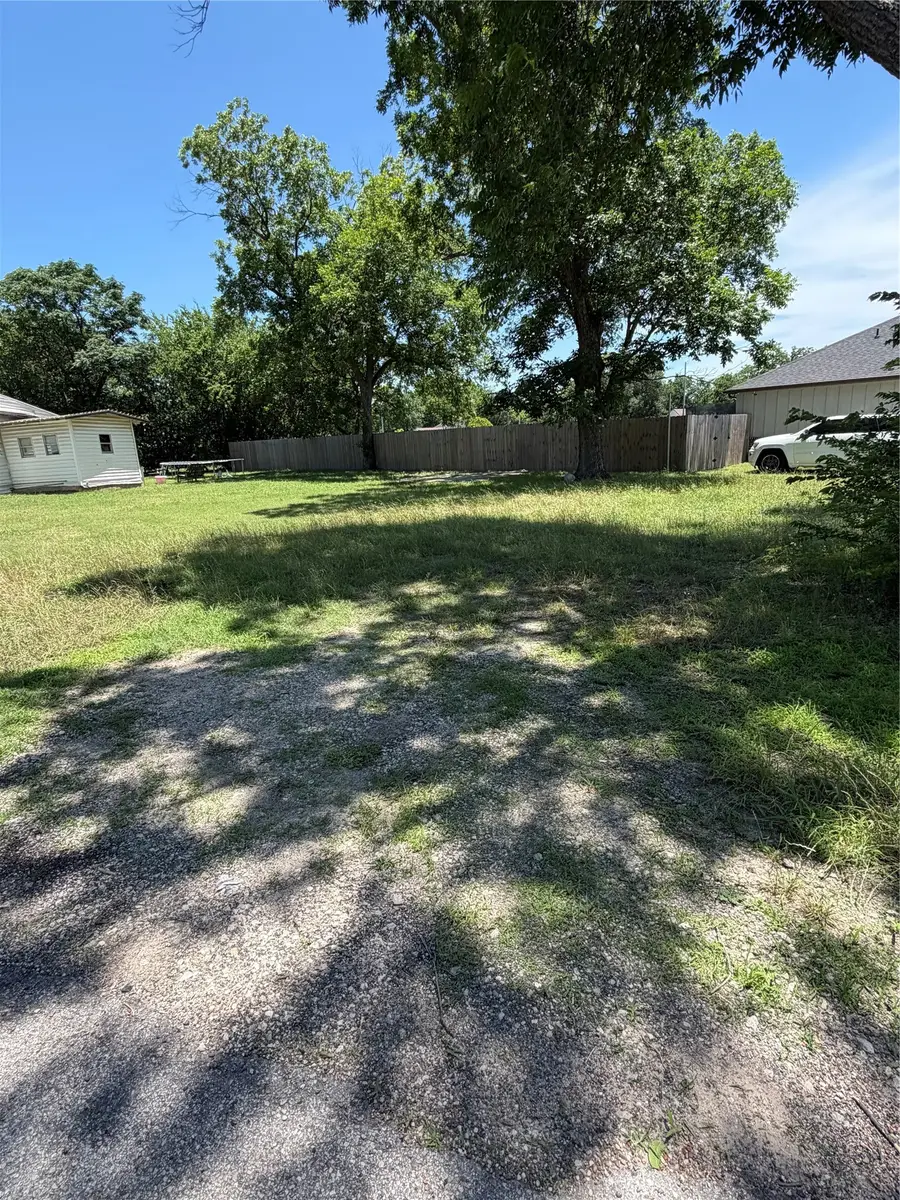 409 E Alamo Street, Terrell, TX 75160 - #3