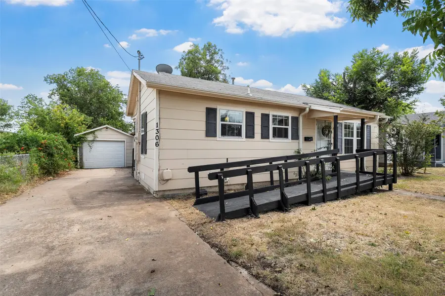 1306 W 11th Street, McGregor, TX 76657 - #2