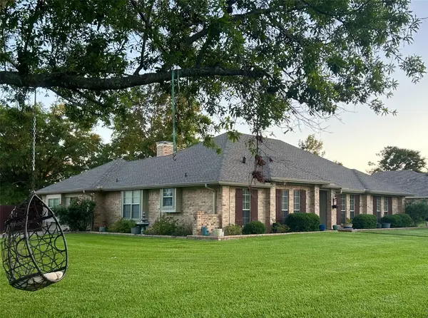 601 Highland Oaks Street, Mount Vernon, TX 75457