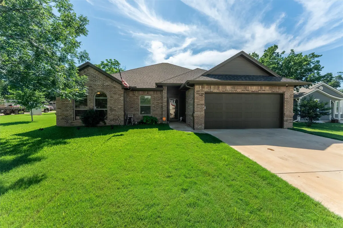 322 S Bowie Drive, Weatherford, TX 76086 - #1