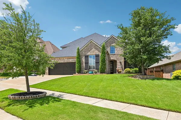 916 Champions Court, Roanoke, TX 76262