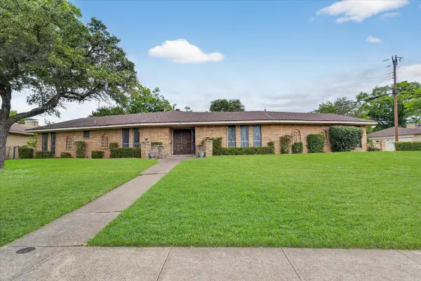 1811 Reynoldston Lane, Dallas, TX 75232