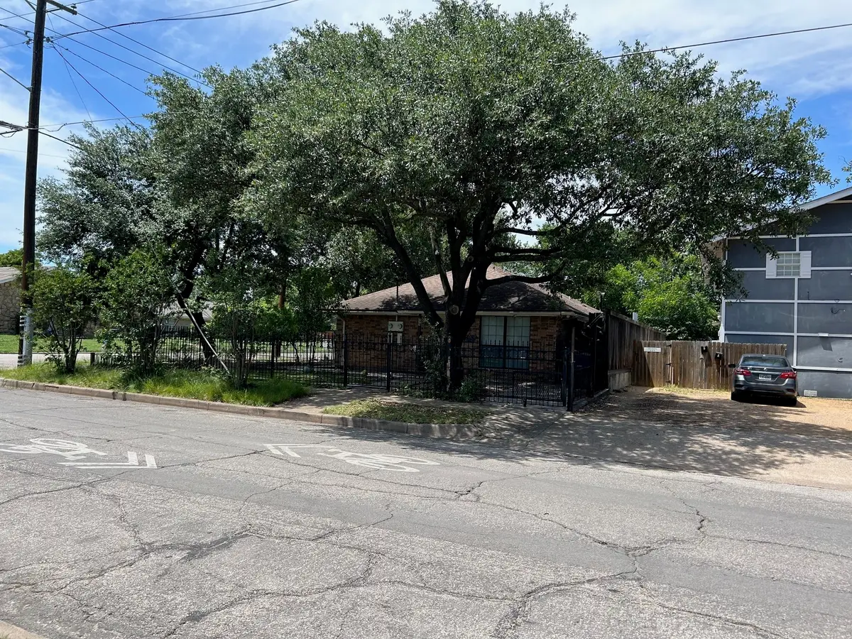 739-741 W 10th Street, Dallas, TX 75208 - #1