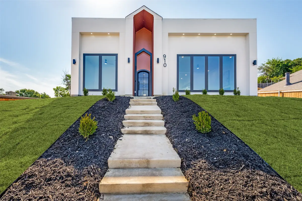 910 Gallant Fox Drive, Dallas, TX 75211 - #1