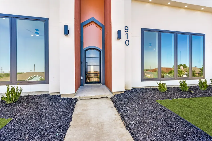 910 Gallant Fox Drive, Dallas, TX 75211 - #2