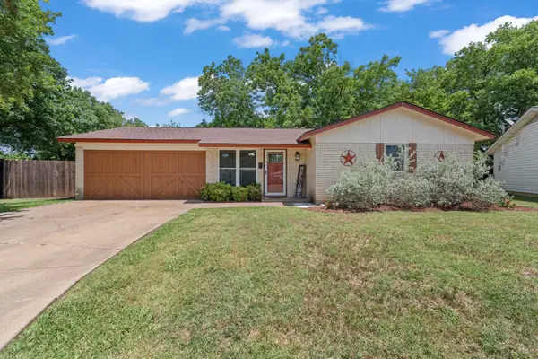 311 Robin Court, Burleson, TX 76028