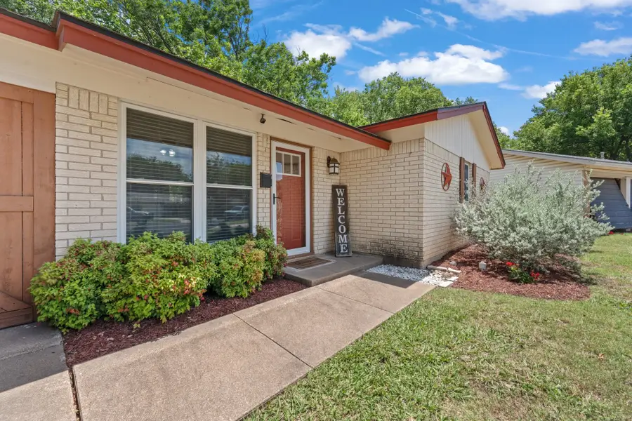 311 Robin Court, Burleson, TX 76028 - #3