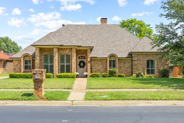 504 Evergreen Drive, Hurst, TX 76054