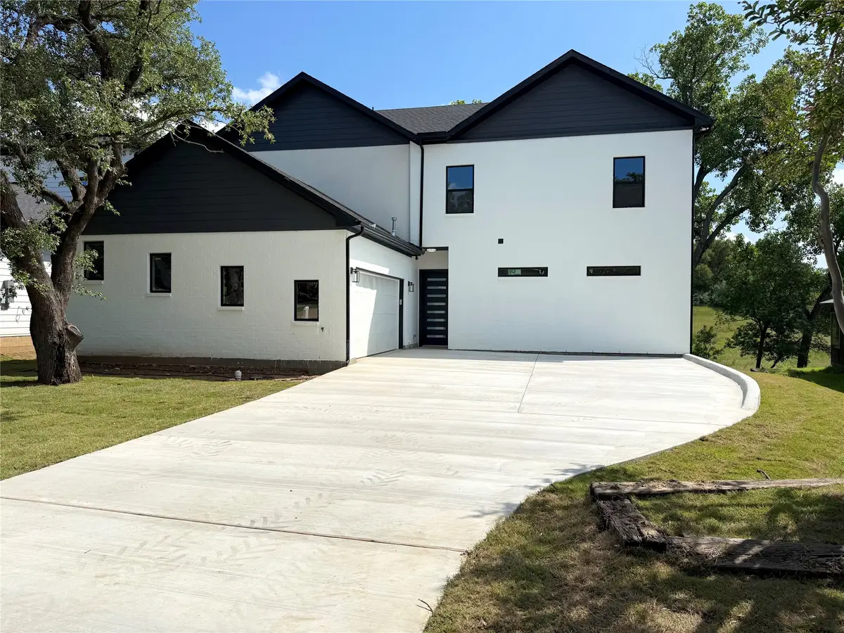 208 Silverleaf Drive, Fort Worth, TX 76112 - #1
