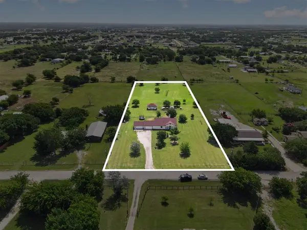 1958 Crockett Street, Sanger, TX 76266