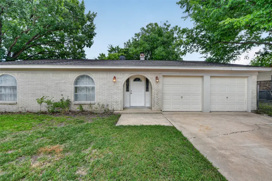 910 Kerry Street, Benbrook, TX 76126 - #3