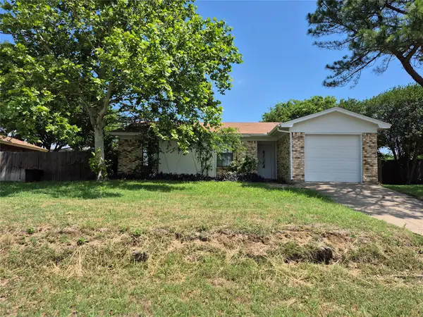 825 Springhill Drive, Burleson, TX 76028