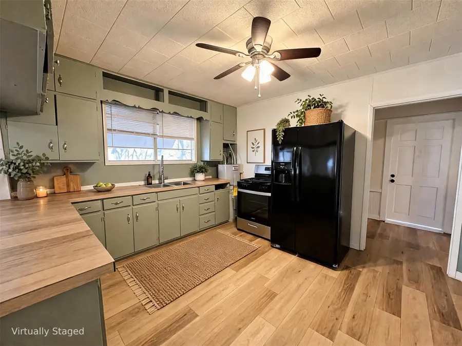 122 Robertson Street, Sulphur Springs, TX 75482 - #2