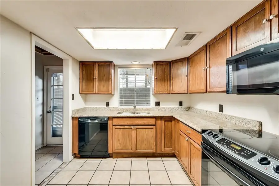 3407 Ambassador Row, Dalworthington Gardens, TX 76013 - #2