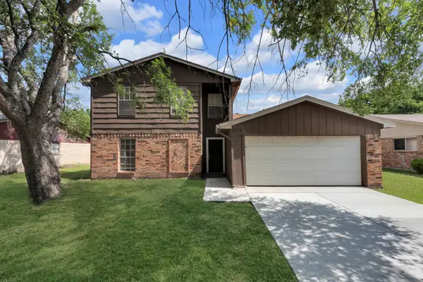 830 Frances Drive, Grand Prairie, TX 75052