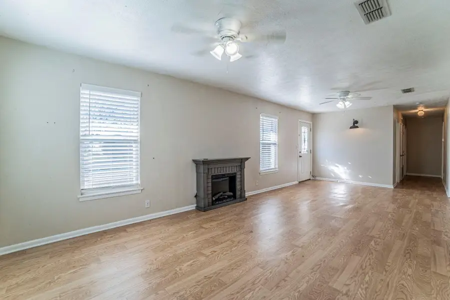 900 Elizabeth Boulevard, Granbury, TX 76048 - #3
