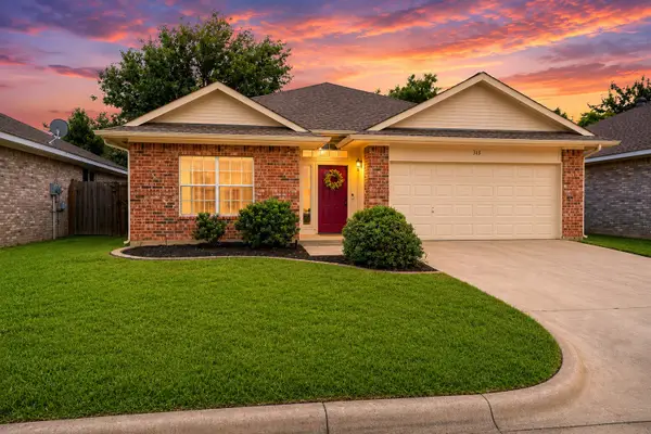 313 Texas Drive, Lake Dallas, TX 75065