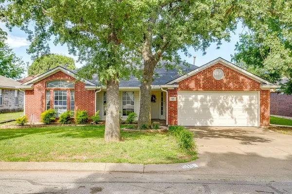 518 Lone Star Street, Joshua, TX 76058