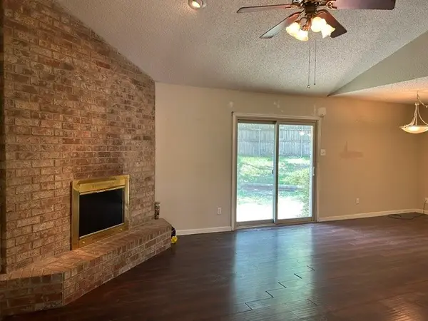 400 Woodlake Circle, Azle, TX 76020