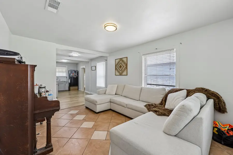 1215 Churchill Road, River Oaks, TX 76114 - #2