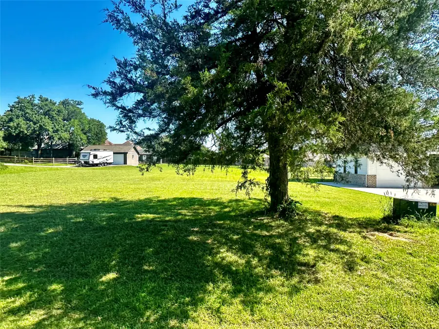 128 Mohave Drive E, Gainesville, TX 76240 - #2