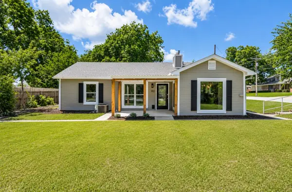 102 S Avenue Q, Clifton, TX 76634