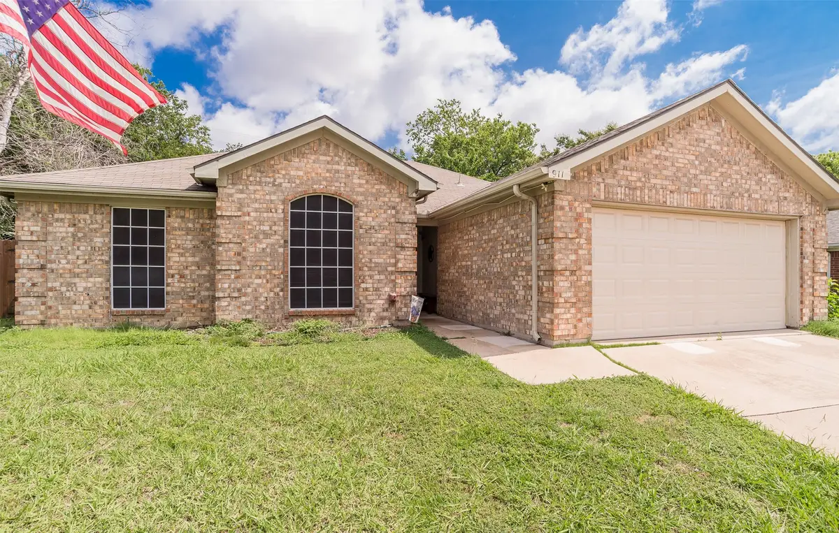 911 W Lynn Creek Drive, Arlington, TX 76001 - #1