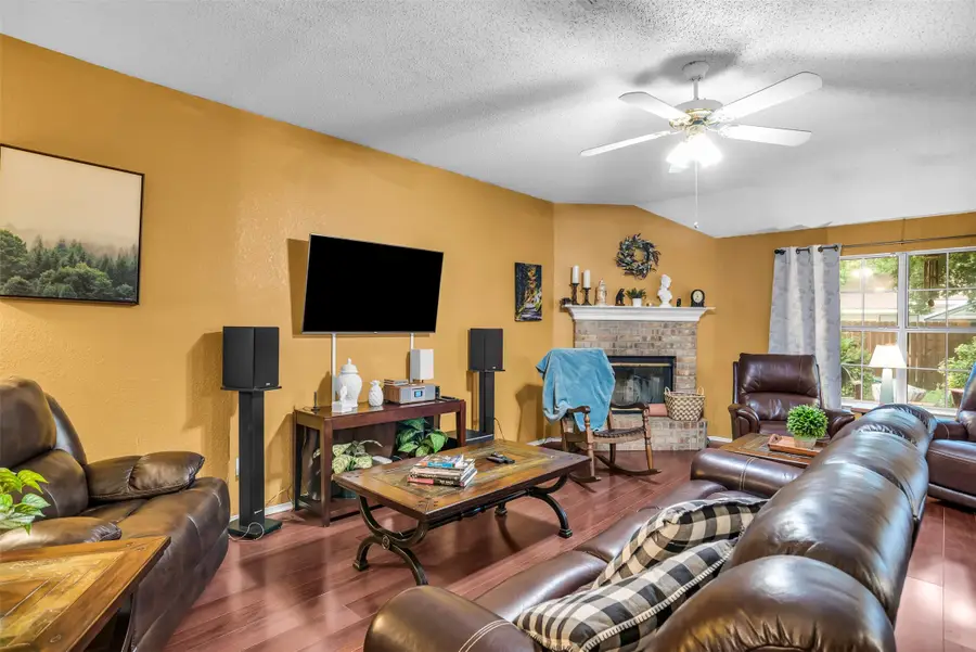 911 W Lynn Creek Drive, Arlington, TX 76001 - #2