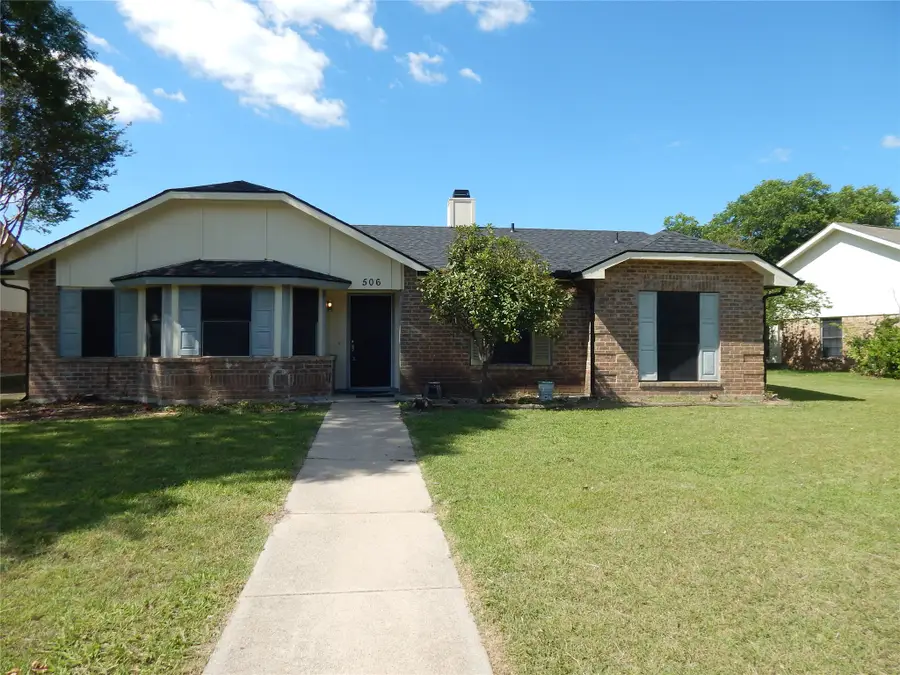 506 Redwood Drive, Grand Prairie, TX 75052 - #2