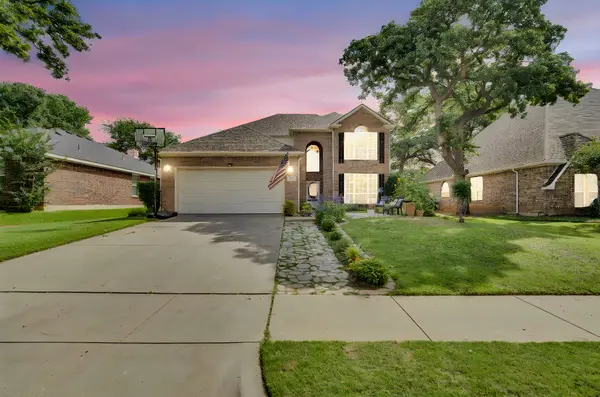 517 Crawford Drive, Burleson, TX 76028