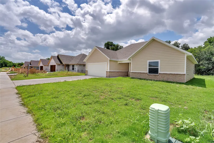 636 Crockett Drive, Cleburne, TX 76031 - #2