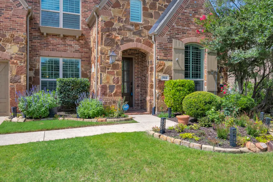 944 Highpoint Way, Roanoke, TX 76262 - #2