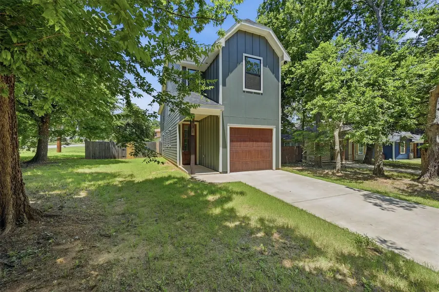 931 W Collins Street, Denison, TX 75020 - #2