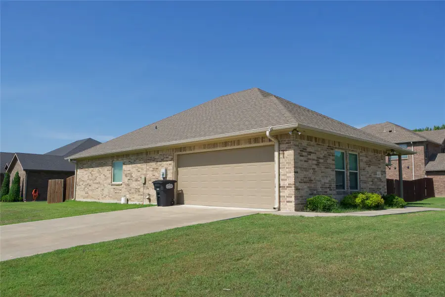 318 E 4th Street, Lindsay, TX 76250 - #3