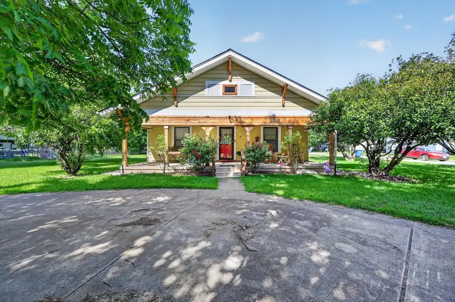 801 S Hall Street, Ennis, TX 75119 - #2